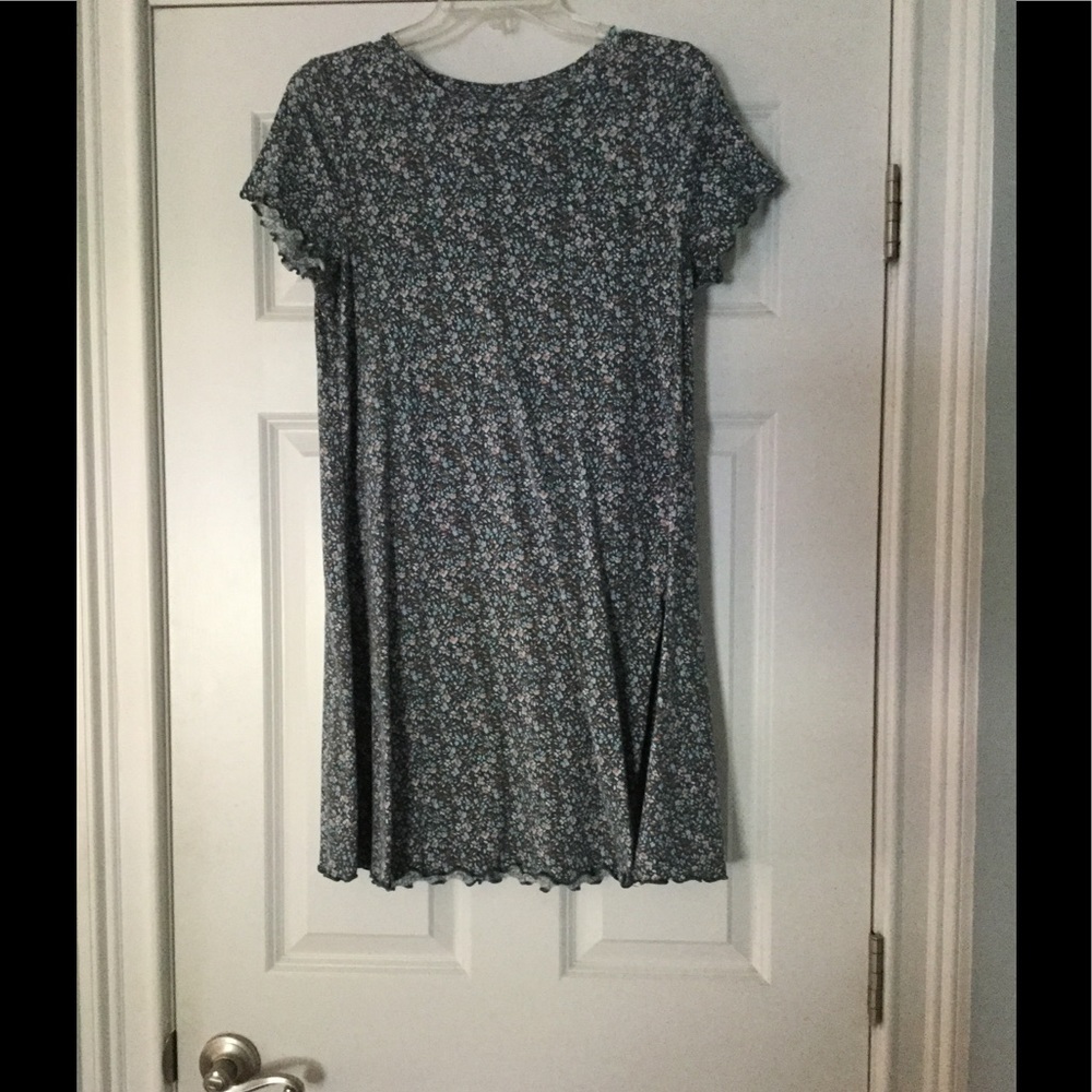 Blue floral pocket tee shirt dress.  Cap sleeves.  Size Medium